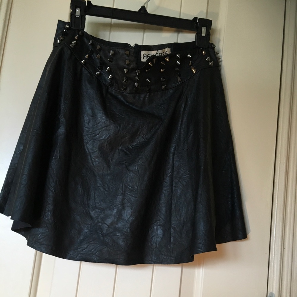 Rocker skirt